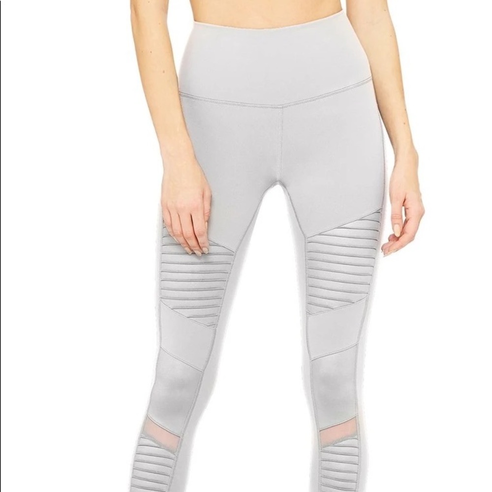 Alo Moto Leggings in Alloy